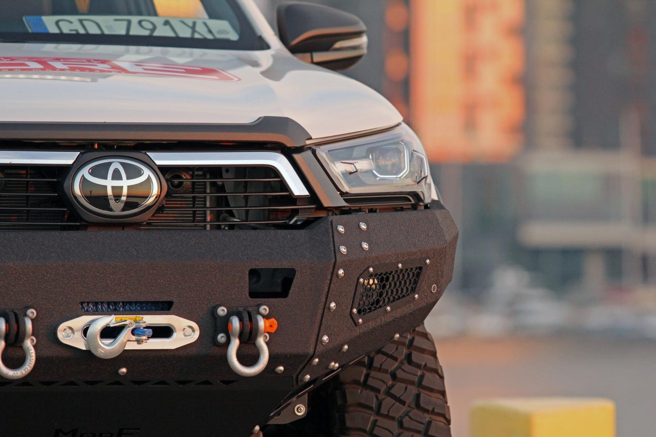 Seilwindenstoßstange Toyota Hilux 8 REVO 2020+
