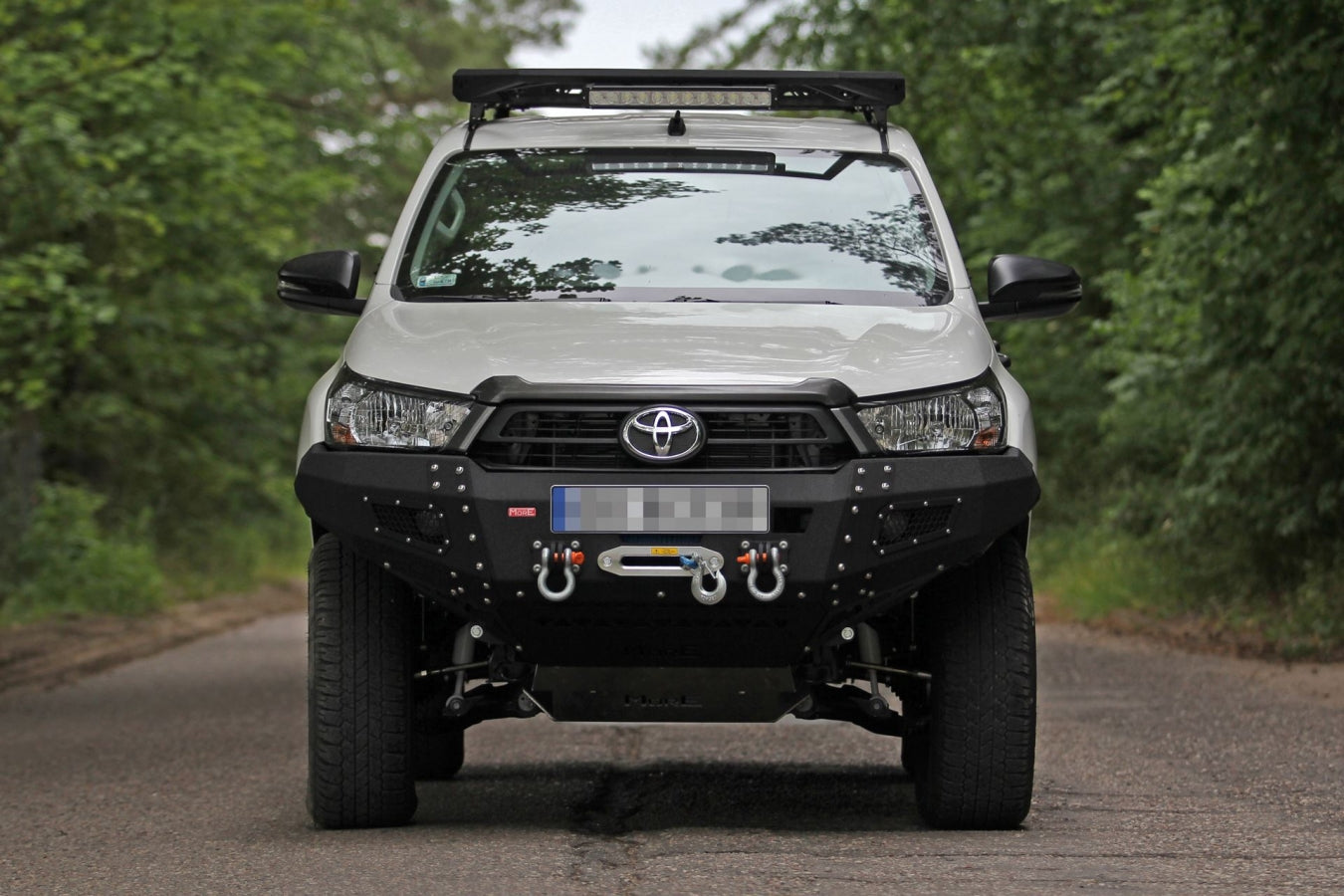 Seilwindenstoßstange Toyota Hilux 8 REVO 2020+