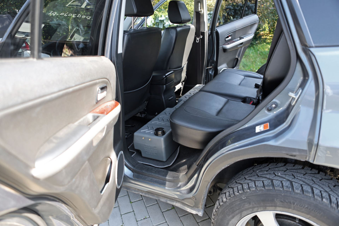 Footwell Tank 40L (LLDPE) Gray for Interior (second row of seats)