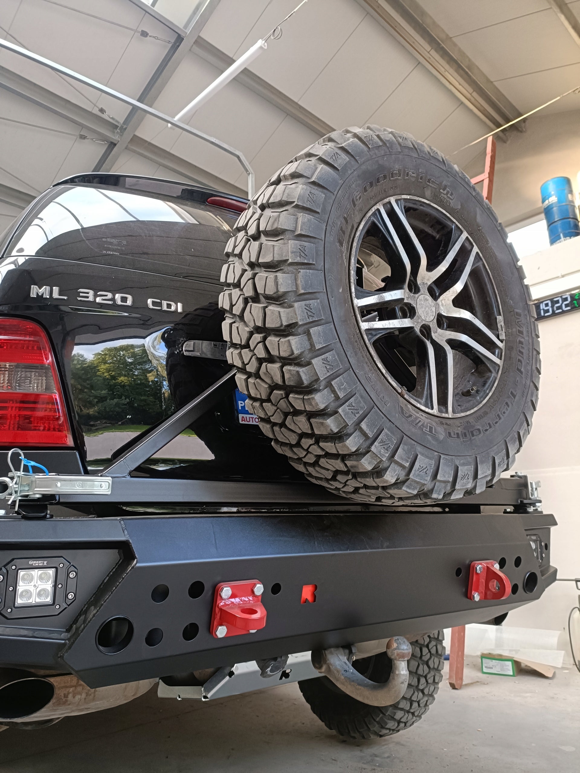 Reserveradträger – Mercedes ML W164 Stahlstoßfänger