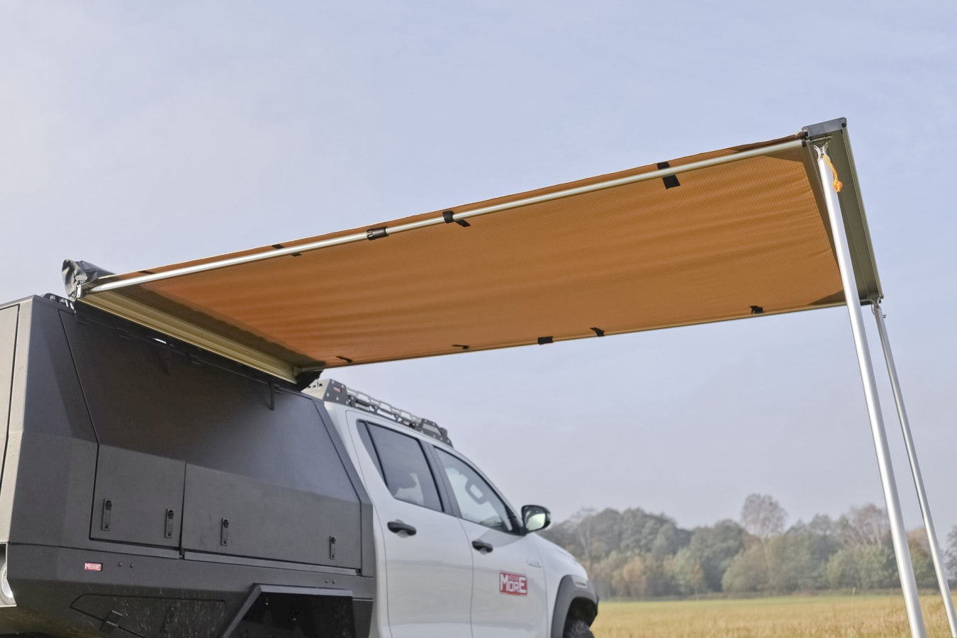Fahrzeugmarkise als Sonnenschutz am Geländewagen