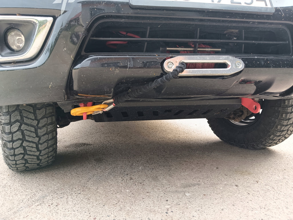 Bergeösen / Schlepphaken (Satz) – Nissan Navara D23