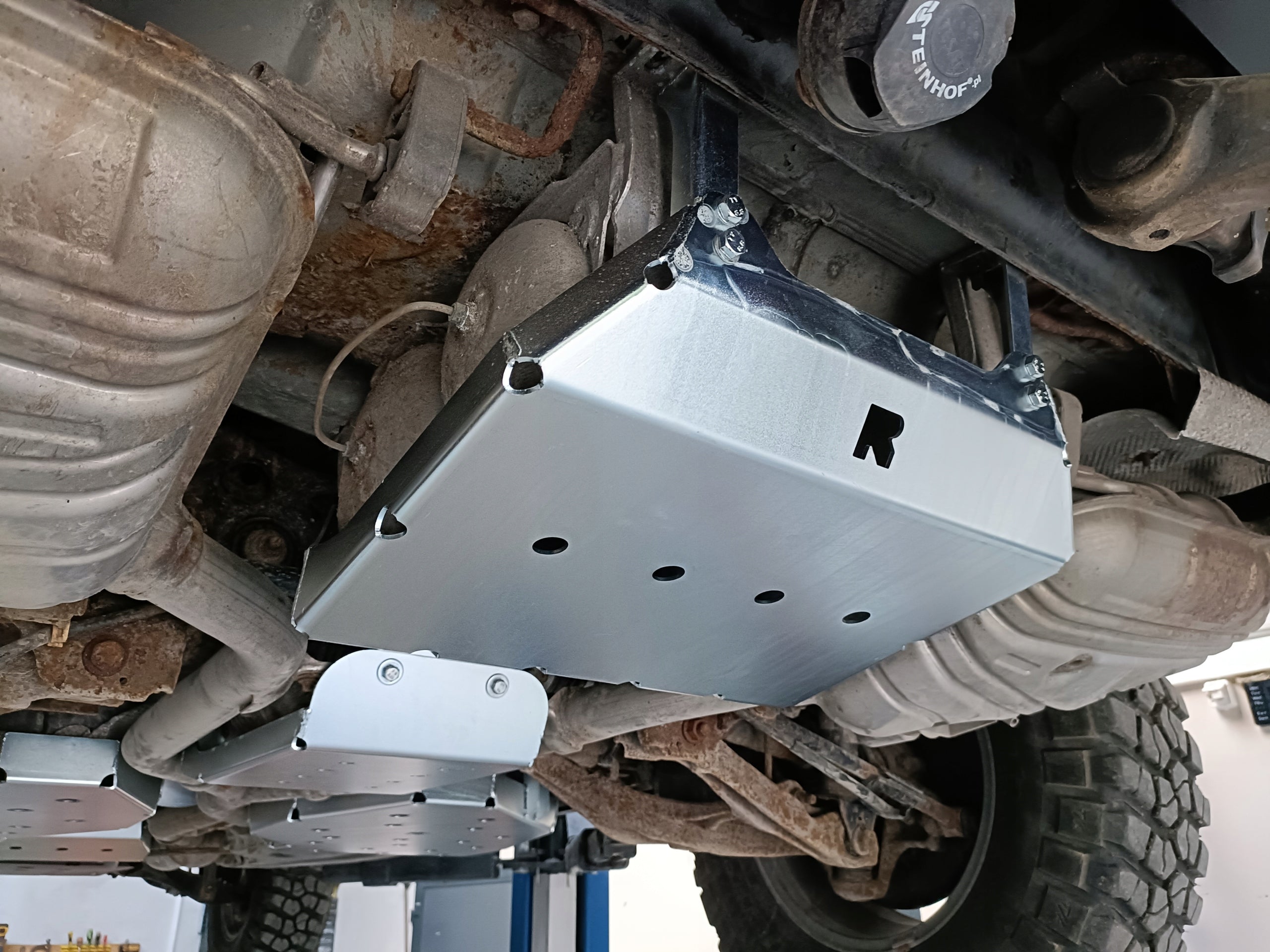 Unterfahrschutz Druckluftspeicher Mercedes-Benz ML W164