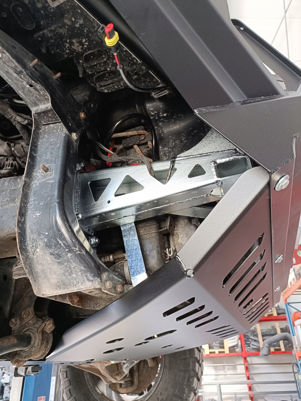Protection sous moteur, essieu avant et carter d'huile – Mercedes-Benz ML W164 avec pare-chocs treuil