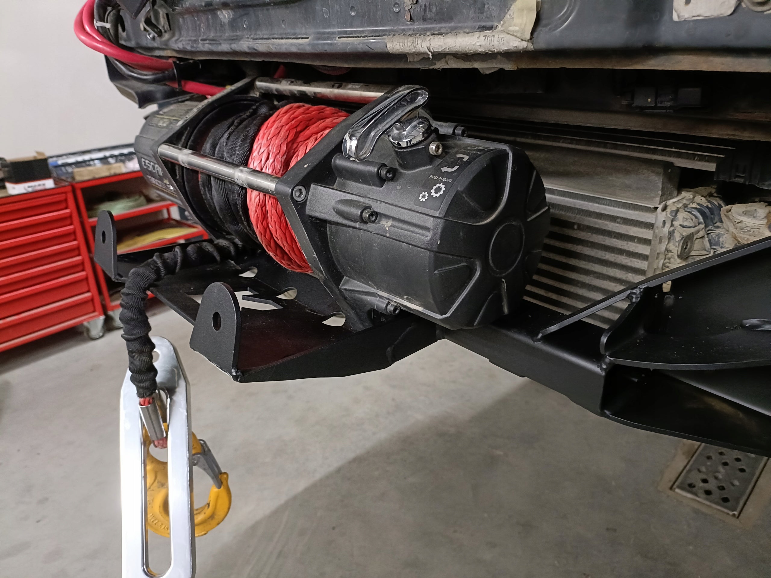 Mounting plate for winch Nissan Navara D23