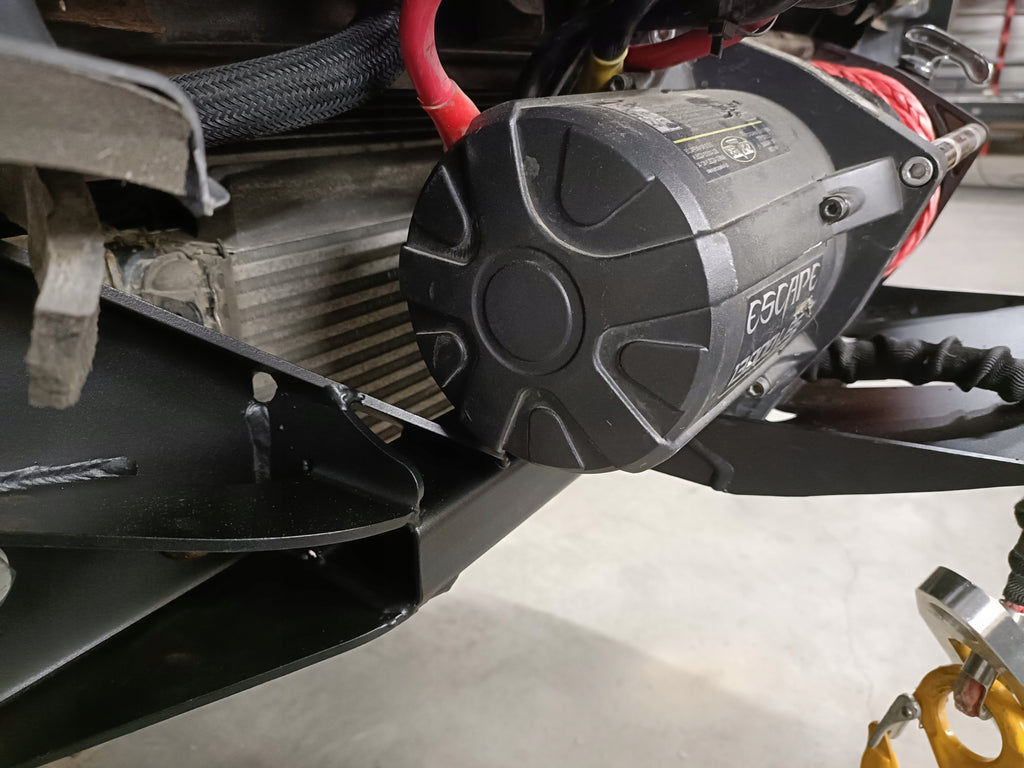 Mounting plate for winch Nissan Navara D23