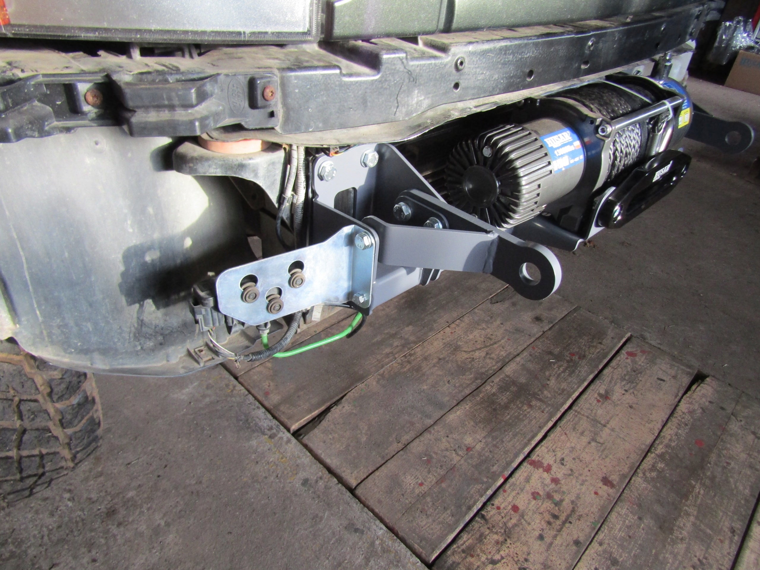 Mounting plate for winch Land Rover Discovery 3 & 4