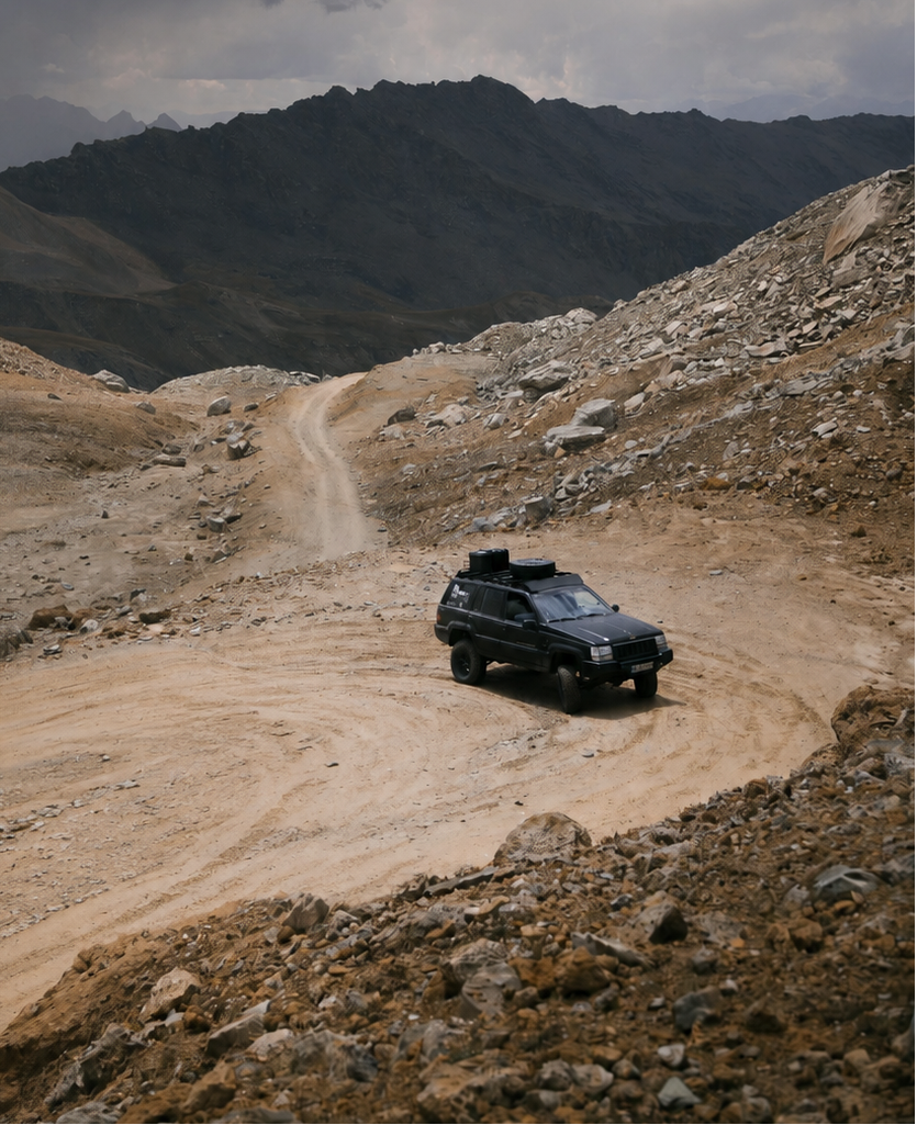 Kundenfahrzeug mit Overlanding Gear Zubehör im Einsatz