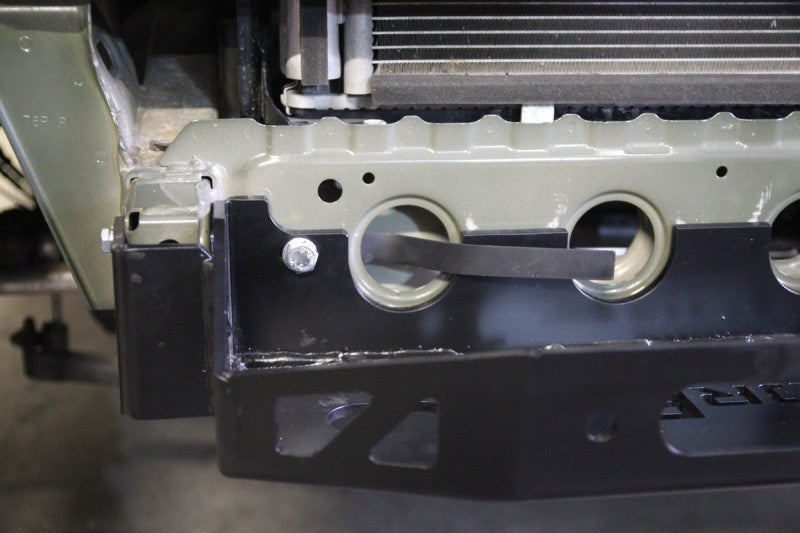 Plaque de montage pour treuil Suzuki Jimny 2 GJ
