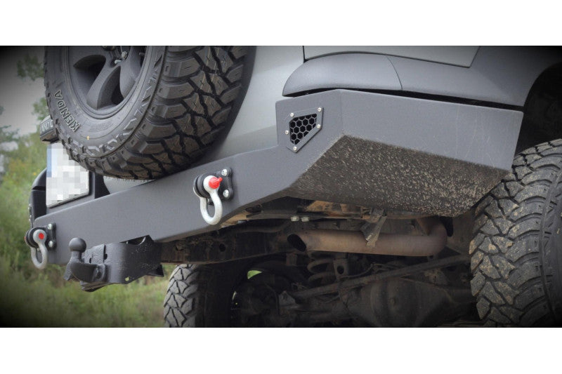 Stahl-Heckstoßstange Toyota Land Cruiser J120 J125 kurz – Halterungsdetail