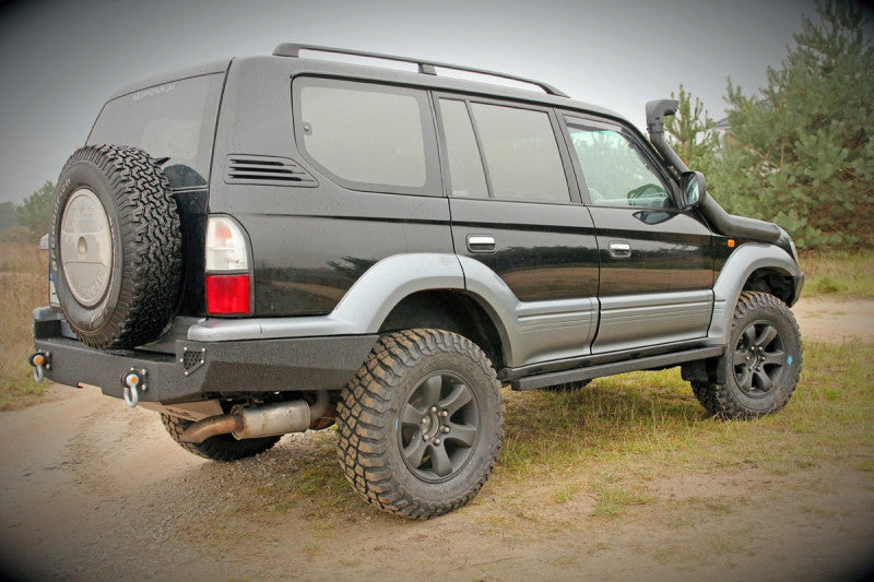 Stahl-Heckstoßstange Toyota Land Cruiser J95 – Befestigungsdetail
