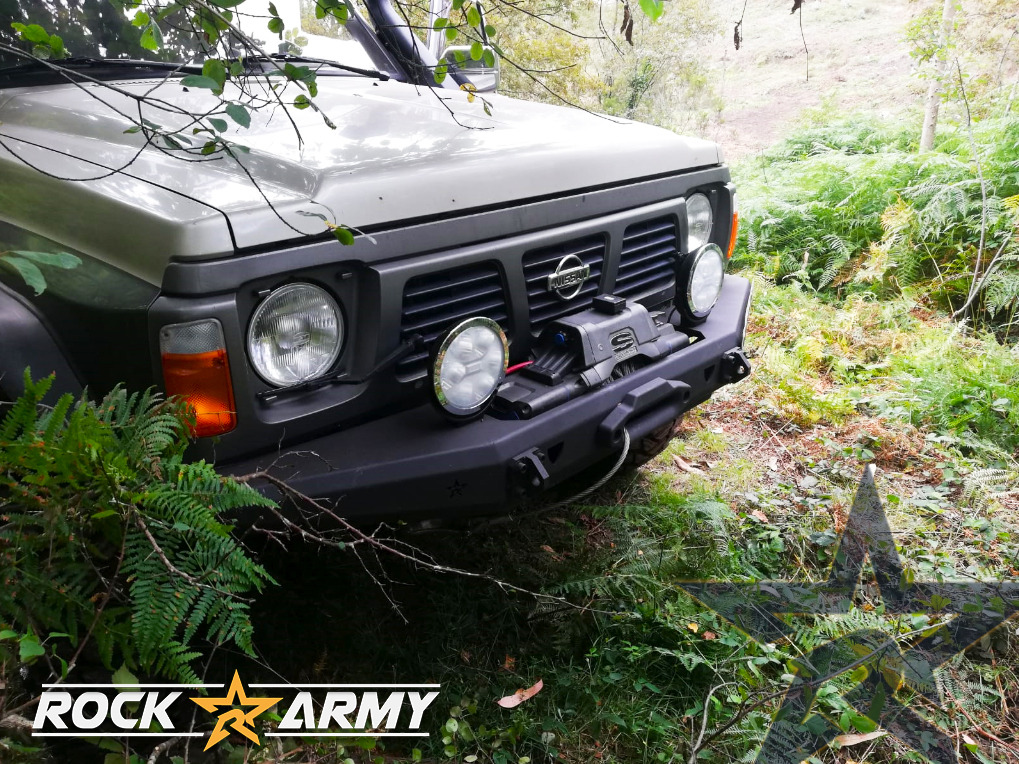 Winden Stoßstange Stahl Nissan Patrol Y60 Winden Stoßstange Stahl Nissan Patrol Y60
