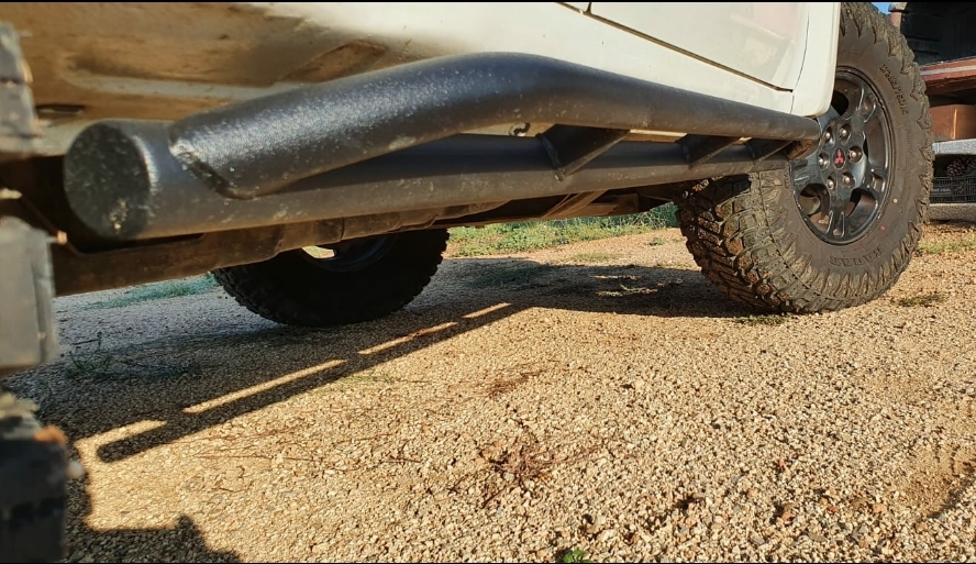 Rock Slider für Mitsubishi Pajero 3 V60 Schweller Schutz Rock Slider für Mitsubishi Pajero 3 V60 Schweller Schutz