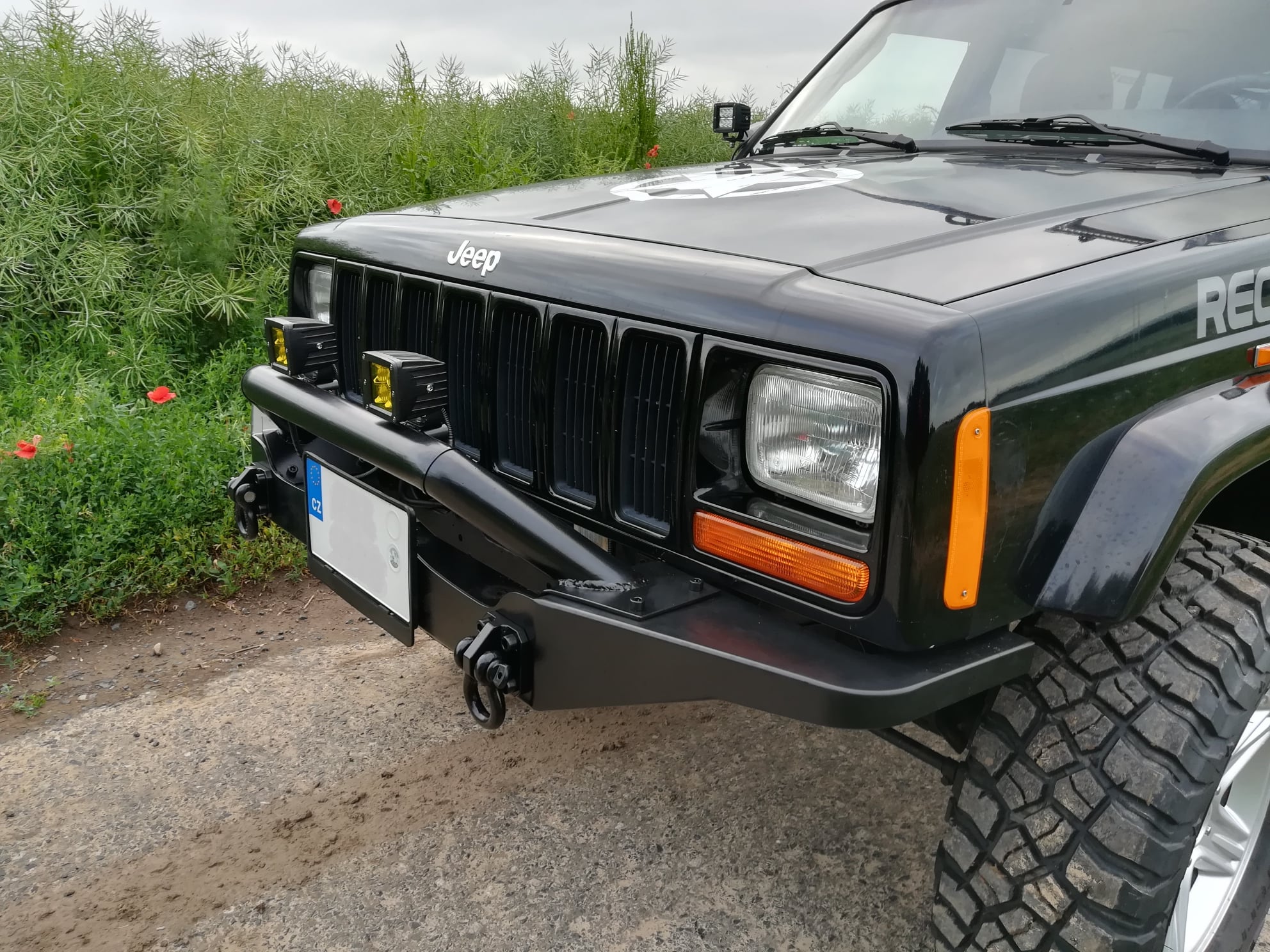 Winden Stoßstange Stahl Jeep Cherokee XJ vorne Winden Stoßstange Stahl Jeep Cherokee XJ vorne