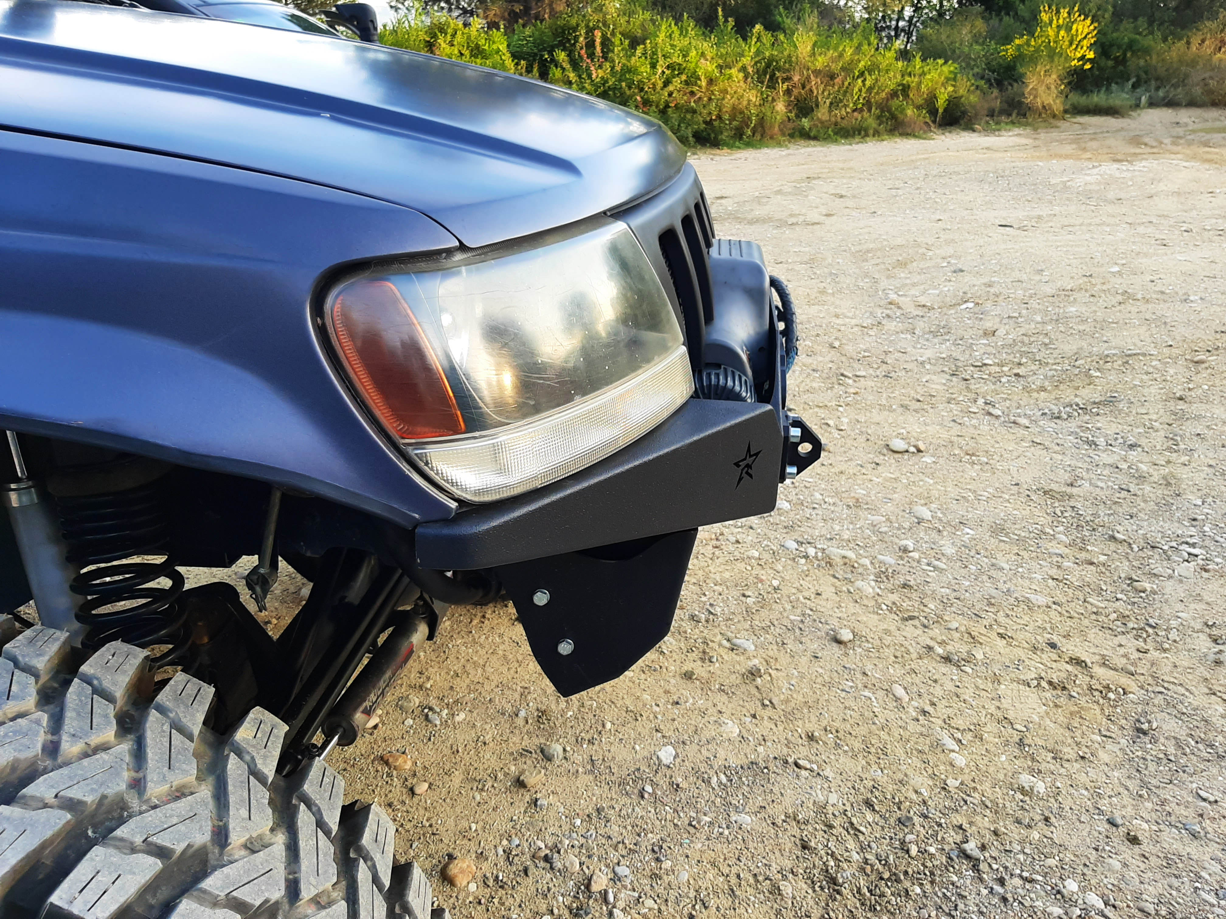 Winden Stoßstange Stahl Jeep Grand Cherokee WJ WG vorne XXT Winden Stoßstange Stahl Jeep Grand Cherokee WJ WG vorne XXT