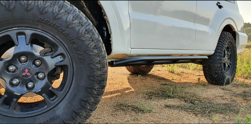 Rock Slider für Mitsubishi Pajero 3 V60 Schweller Schutz Rock Slider für Mitsubishi Pajero 3 V60 Schweller Schutz